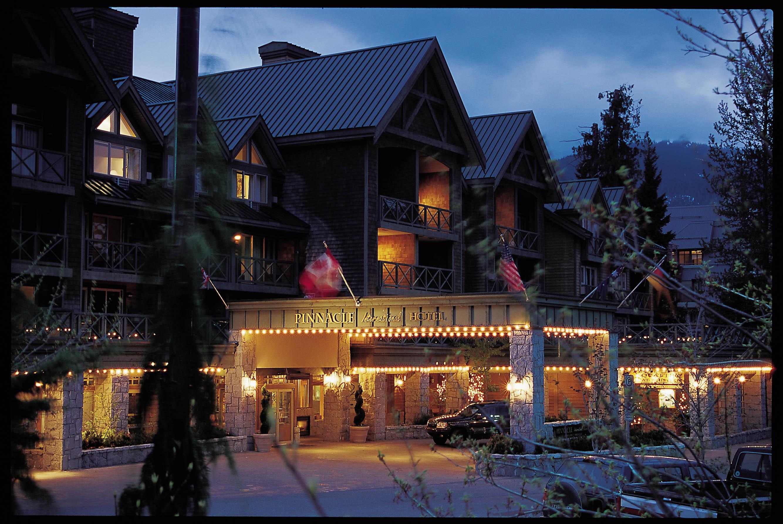 Pinnacle Hotel Whistler Exterior photo