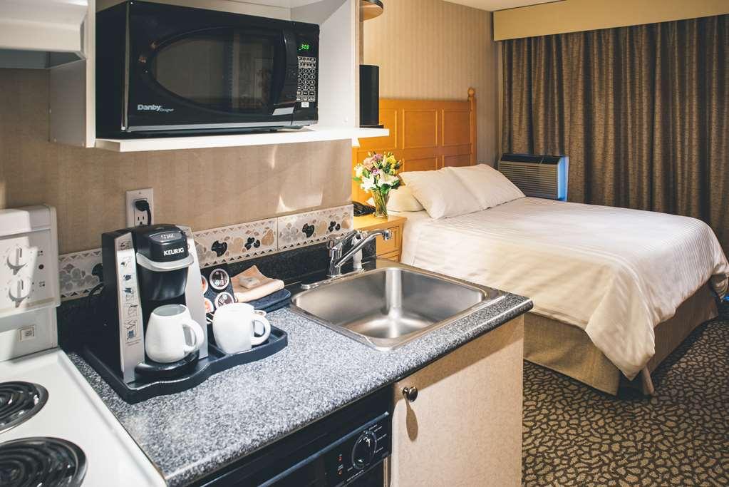Pinnacle Hotel Whistler Room photo