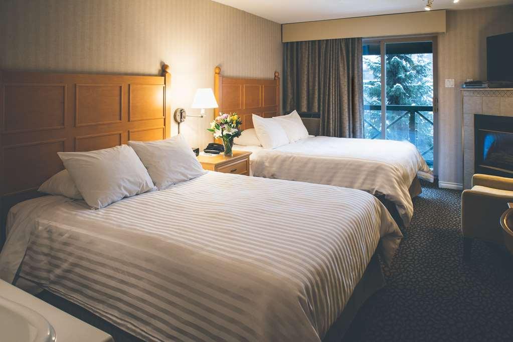 Pinnacle Hotel Whistler Room photo