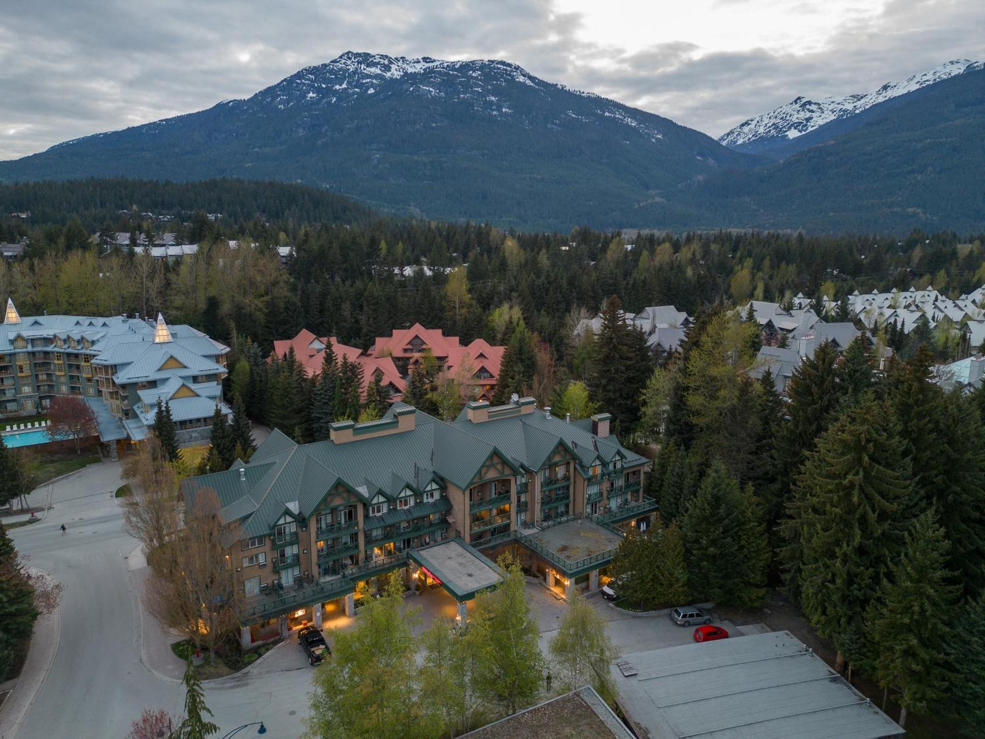 Pinnacle Hotel Whistler Exterior photo