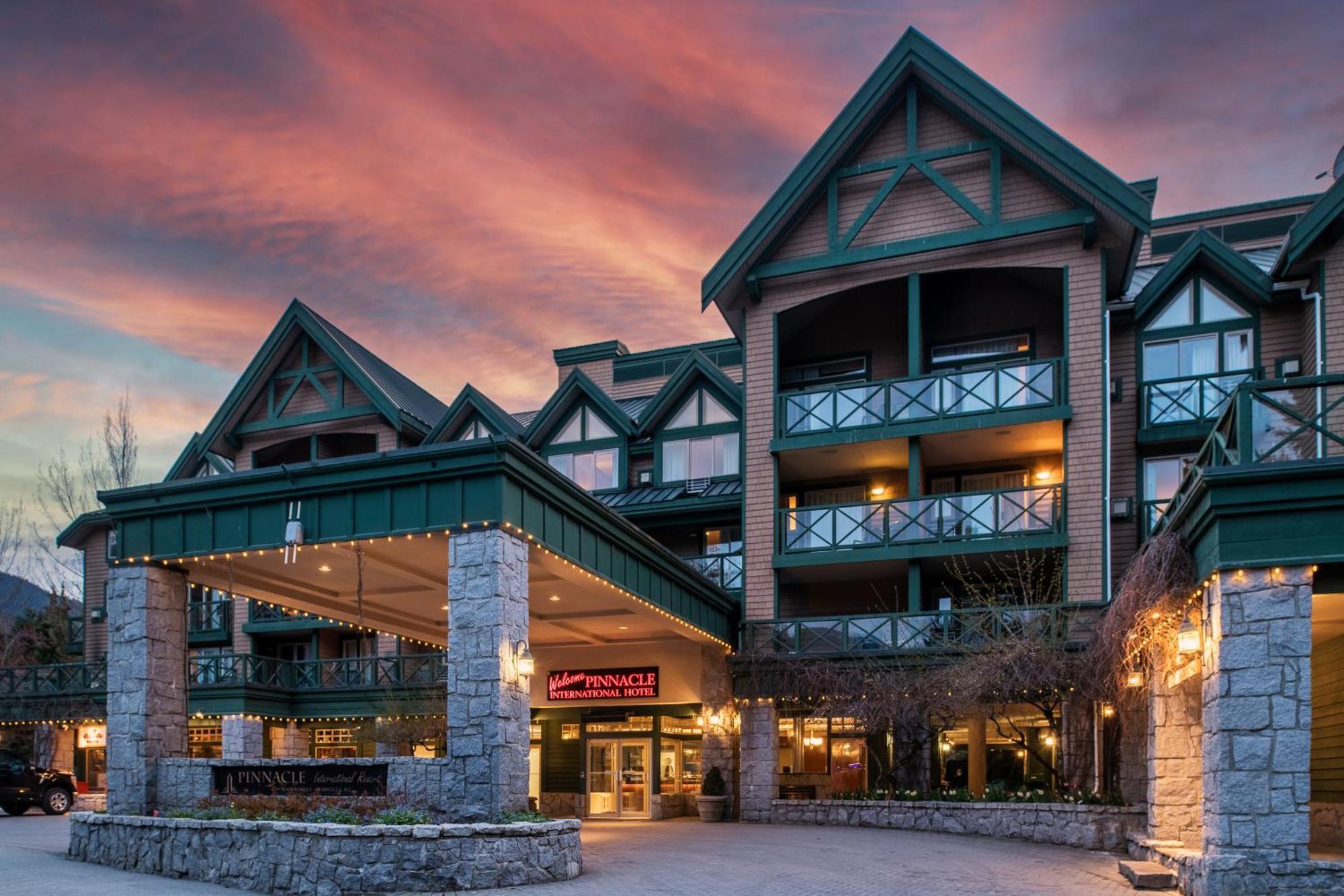 Pinnacle Hotel Whistler Exterior photo