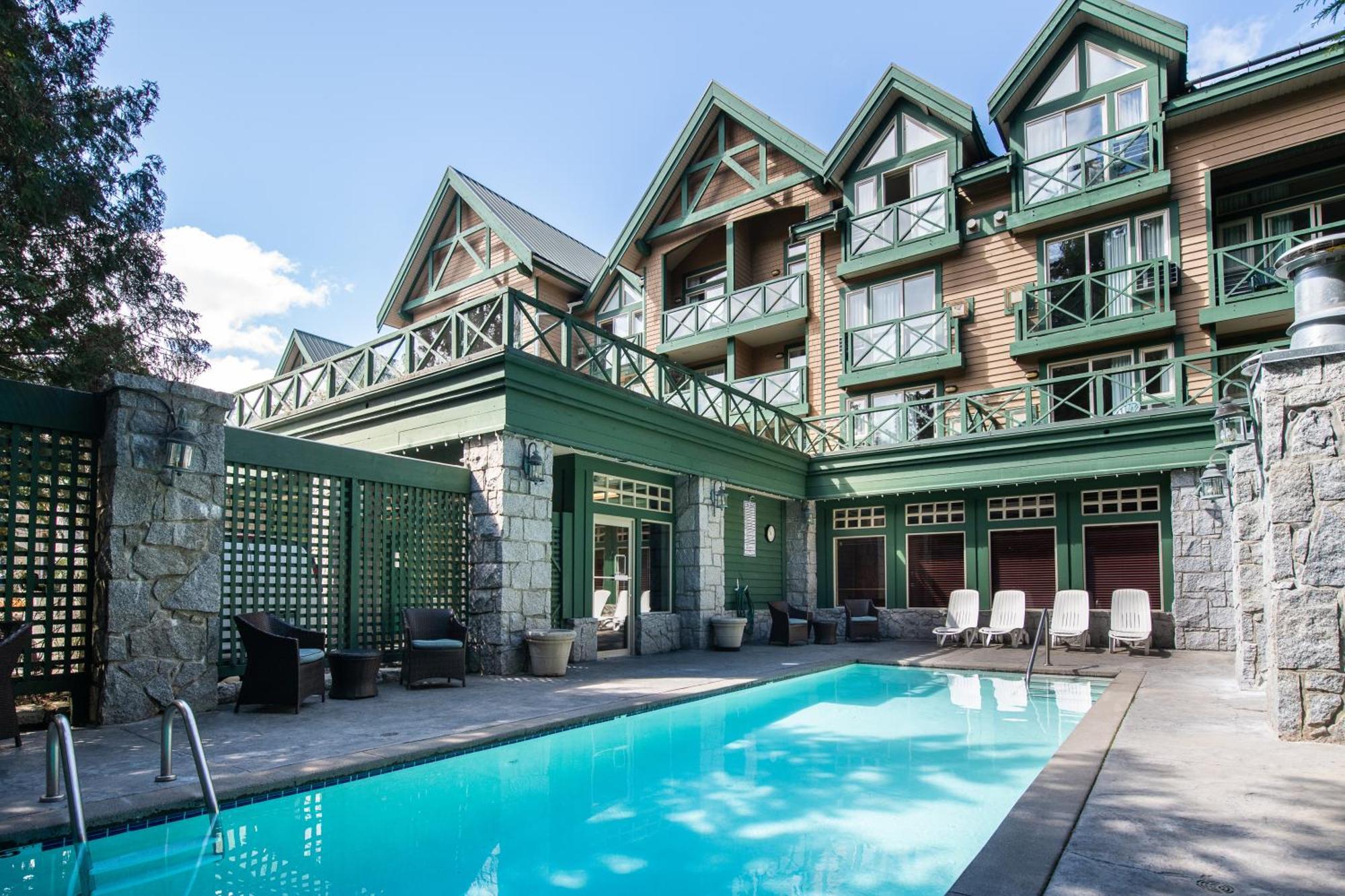 Pinnacle Hotel Whistler Exterior photo