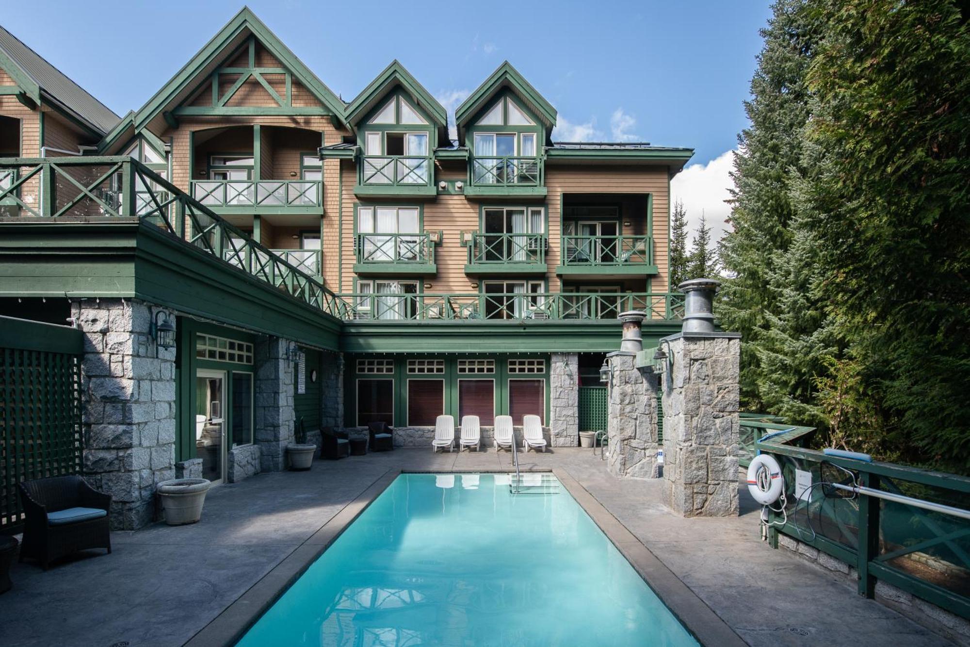 Pinnacle Hotel Whistler Exterior photo