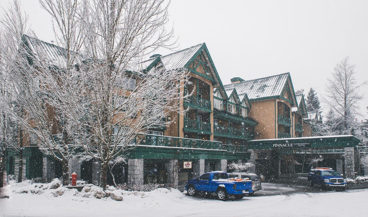 Pinnacle Hotel Whistler Exterior photo