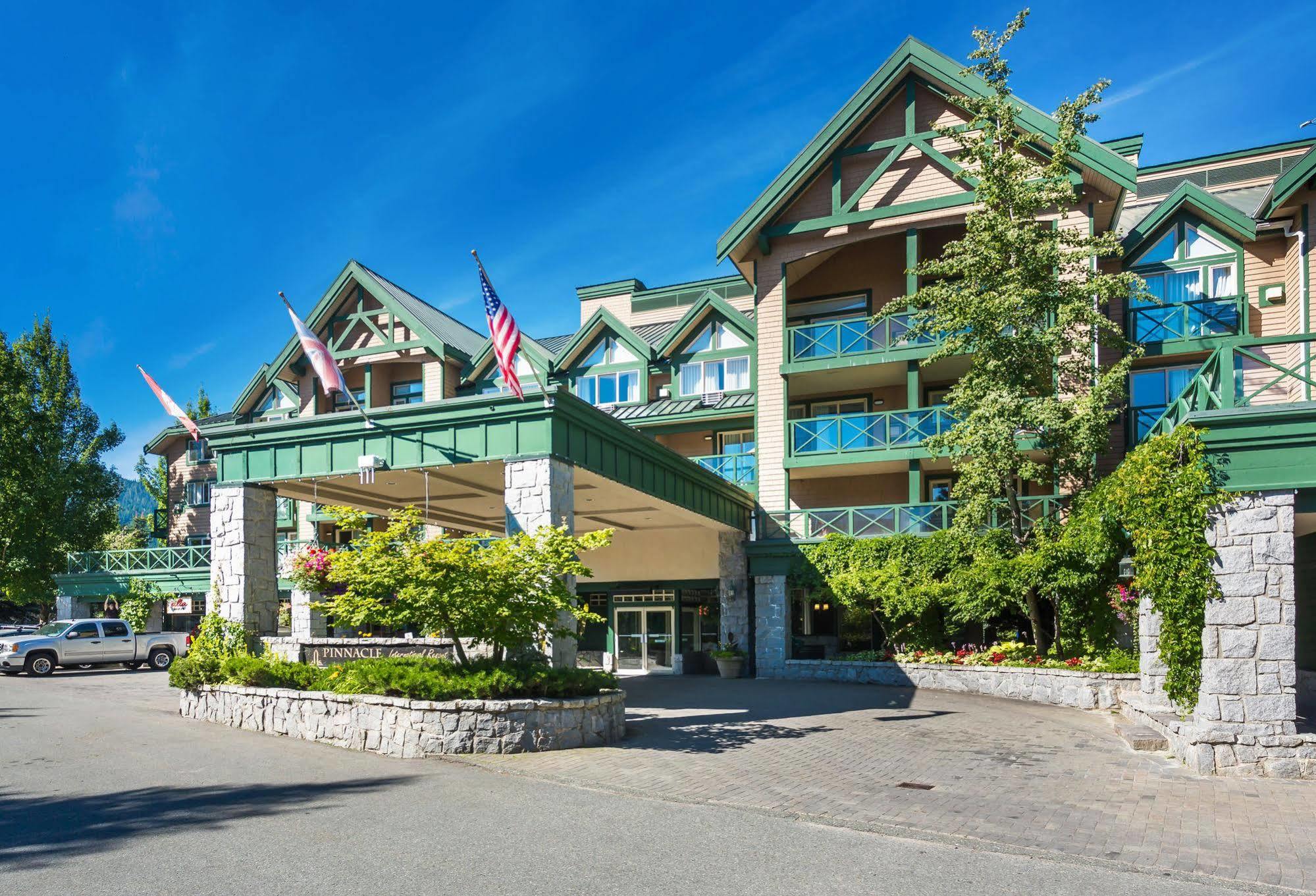 Pinnacle Hotel Whistler Exterior photo