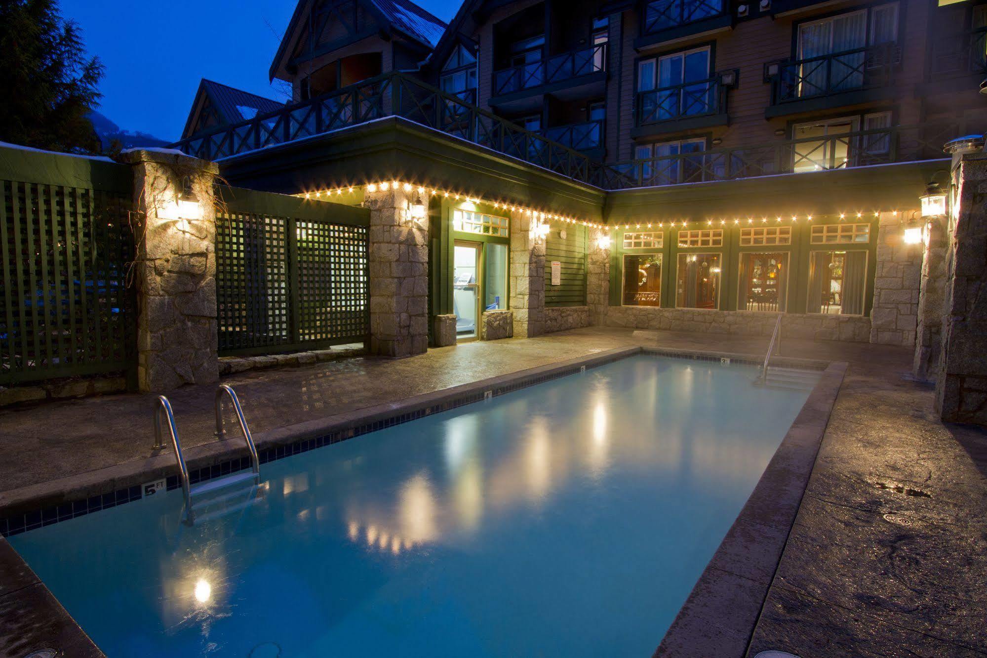 Pinnacle Hotel Whistler Exterior photo